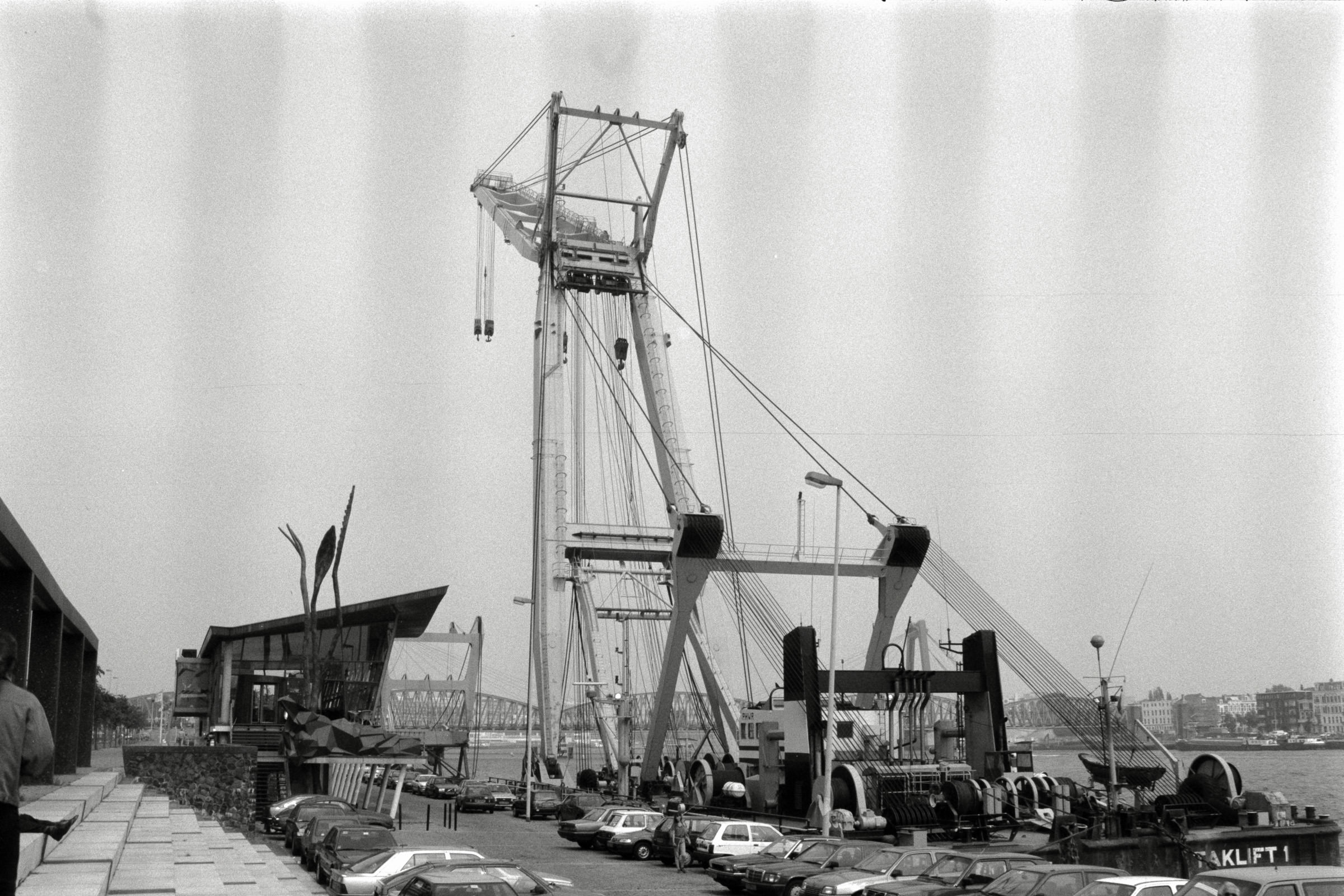 AHP F1992 06 004 sc250507 img16 NLP